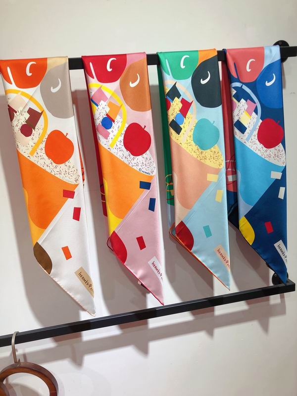 Hermes  silk scarf 90X90cm E25